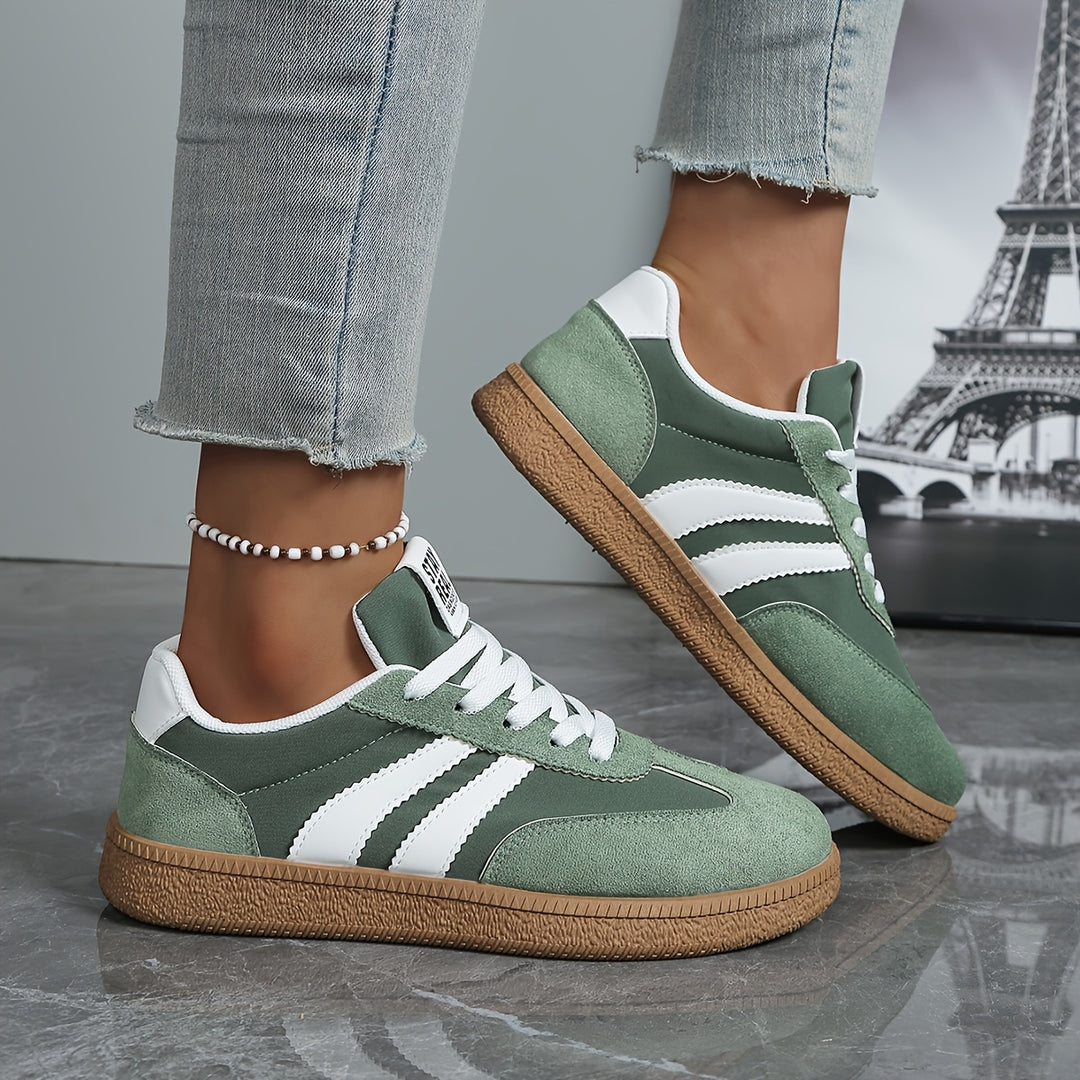 Talia | Classic Lace-Up Sneakers